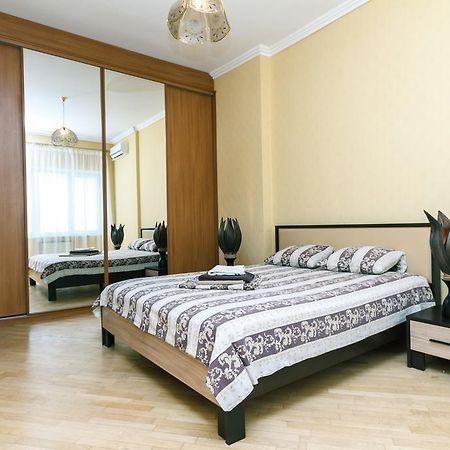 Apartment On Khreshchatyk Kiev Ngoại thất bức ảnh
