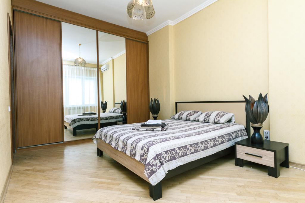 Apartment On Khreshchatyk Kiev Ngoại thất bức ảnh