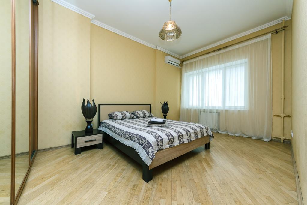 Apartment On Khreshchatyk Kiev Ngoại thất bức ảnh